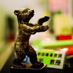 Zlatý medvěd, hlavní cena Berlinale. Foto Chunyang Lin.