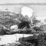 Bombardování Wonsanu za korejské války. Foto National Archives and Records Administration