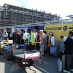 Cestování už není zábava, ale společenská nutnost. Pasažéři na londýnském letišti Heathrow. Foto: asap.co.uk