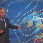 Také princ Charles si vyzkoušel televizní předpověď počasí. Foto BBC
